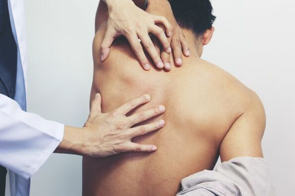 the cause of pain under the left shoulder blade