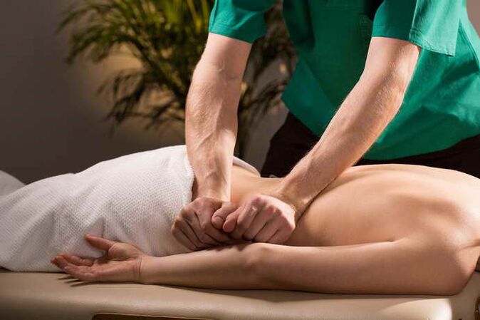 Massage of patients with osteochondrosis