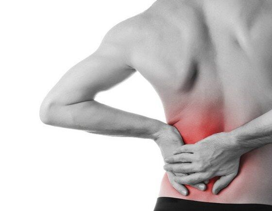 A man has acute pain under his shoulder blade