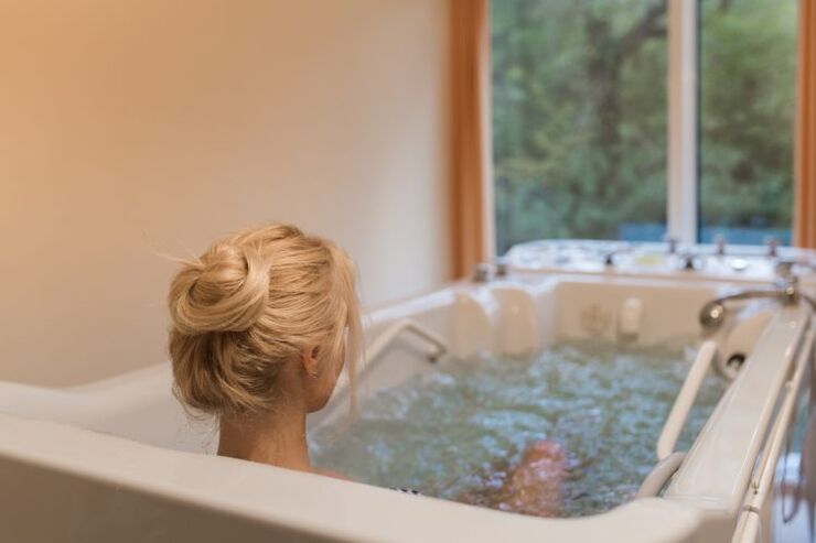 Therapeutic bath should be taken for thoracic osteochondrosis for no more than 15 minutes